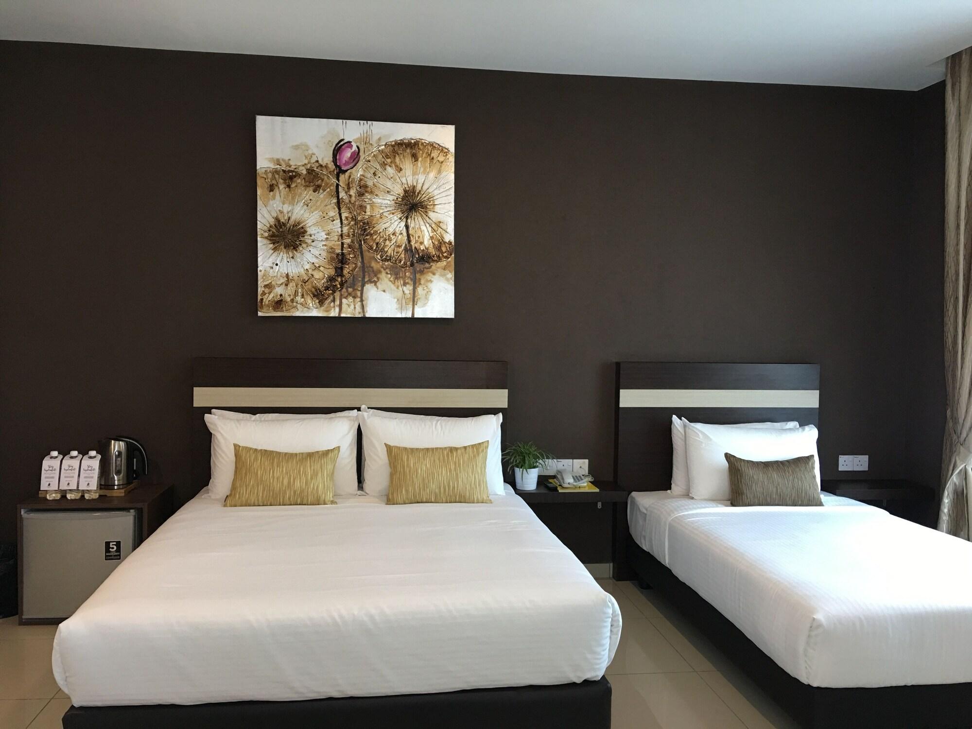 Chemara Boutique Hotel Мири Экстерьер фото