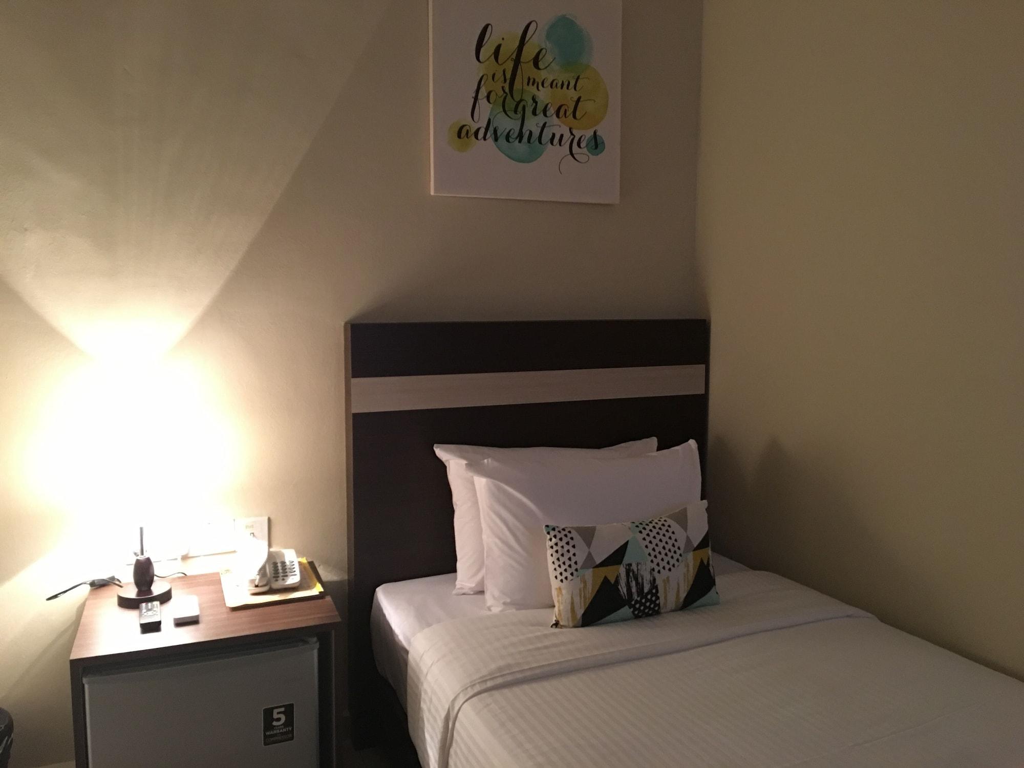 Chemara Boutique Hotel Мири Экстерьер фото