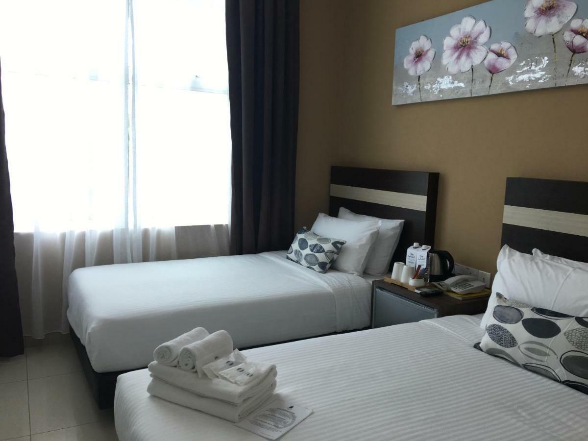 Chemara Boutique Hotel Мири Экстерьер фото